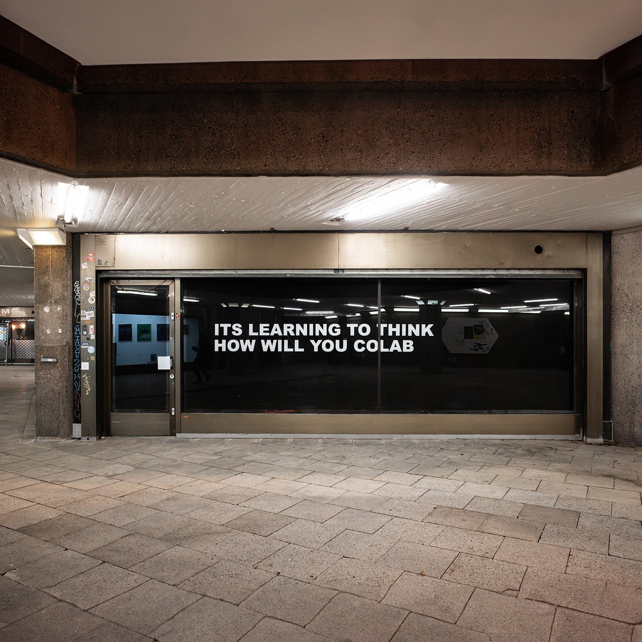 Shop window with ITS LEARNING TO THINK — HOW WILL YOU COLAB
