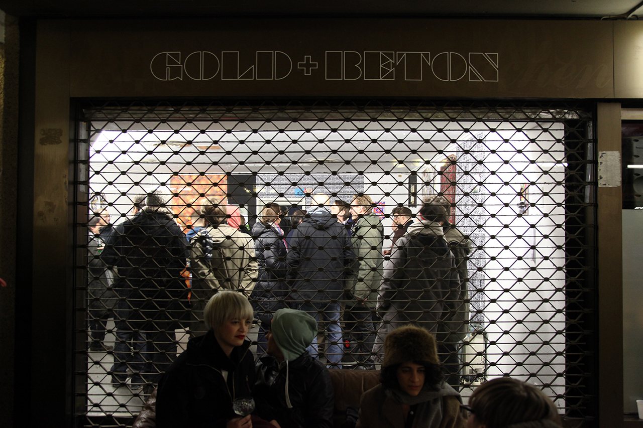 LSDSL — the Gold + Beton roller shutter, the crowd outside on Ebertplatz