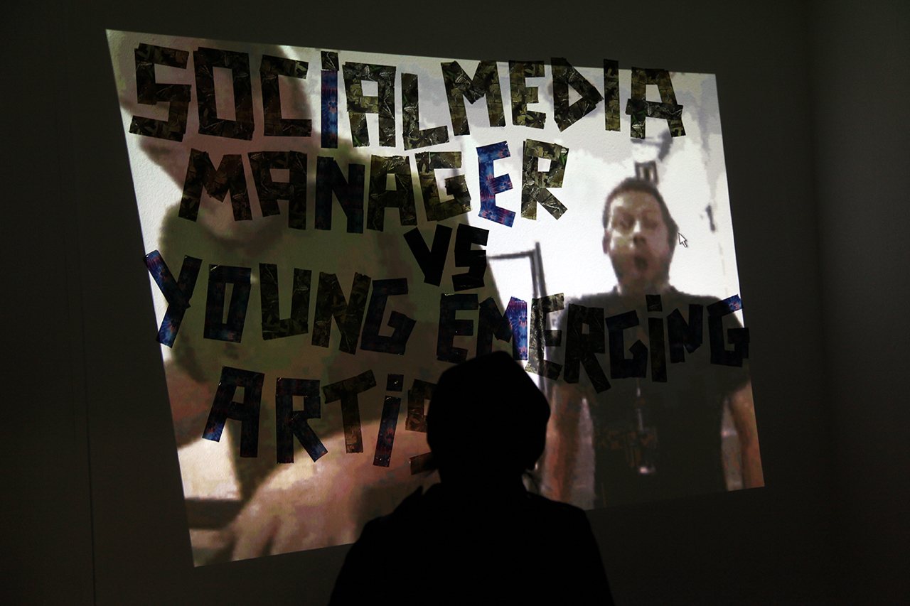 LSDSL — projection 'SOCIAL MEDIA MANAGER vs YOUNG EMERGING ARTIST'